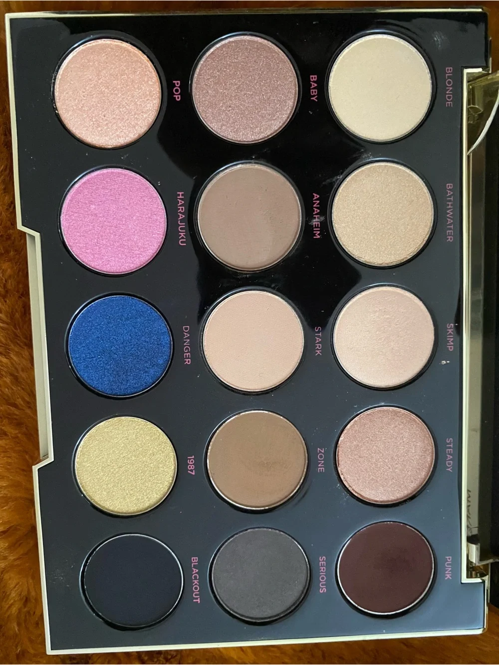 Urban Decay & Gwen Stefani eyeshadow palette